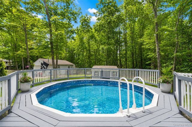 2 Barbara Anne Street, Manorville, NY 11949