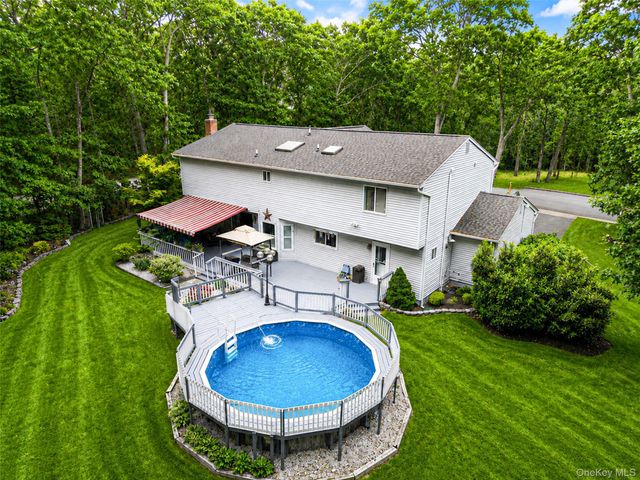 2 Barbara Anne Street, Manorville, NY 11949