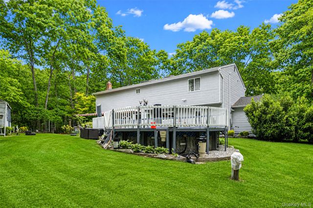 2 Barbara Anne Street, Manorville, NY 11949