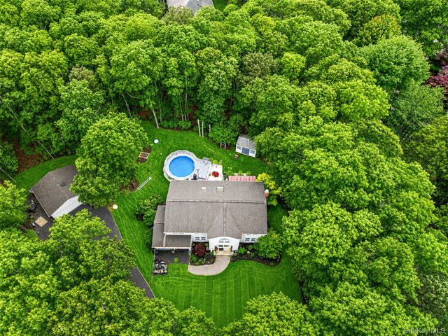 2 Barbara Anne Street, Manorville, NY 11949