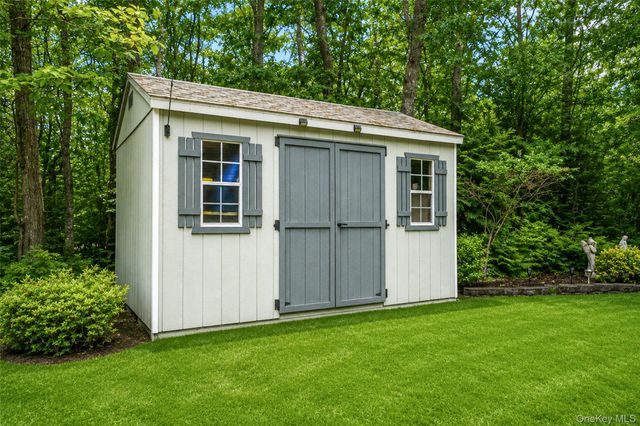 2 Barbara Anne Street, Manorville, NY 11949