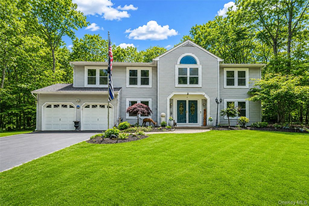 2 Barbara Anne Street, Manorville, NY 11949