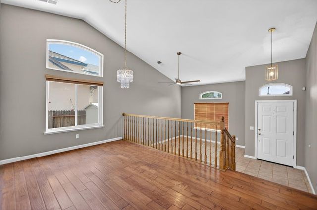 8758 Freesia Dr, Elk Grove, CA 95624