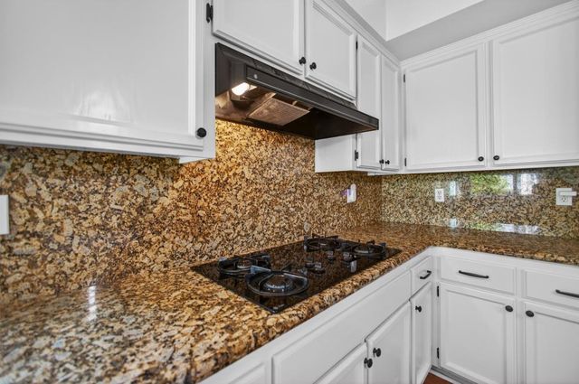 8758 Freesia Dr, Elk Grove, CA 95624