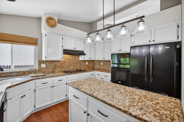 8758 Freesia Dr, Elk Grove, CA 95624