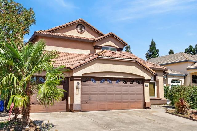 8758 Freesia Dr, Elk Grove, CA 95624