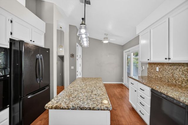 8758 Freesia Dr, Elk Grove, CA 95624