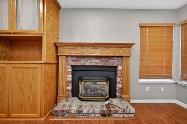 8758 Freesia Dr, Elk Grove, CA 95624