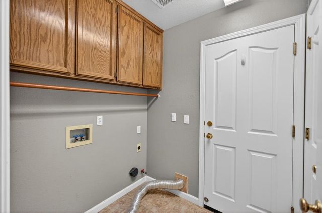 8758 Freesia Dr, Elk Grove, CA 95624