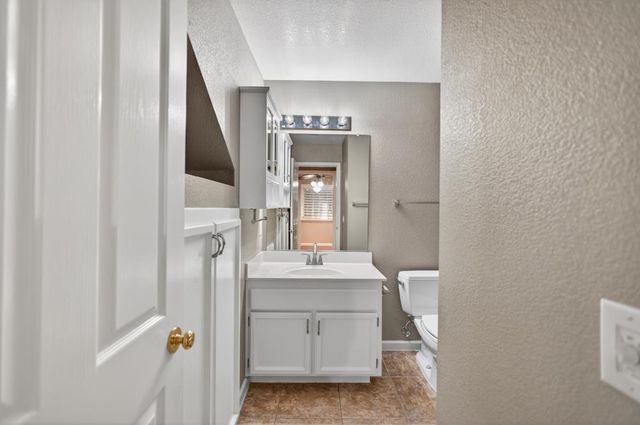 8758 Freesia Dr, Elk Grove, CA 95624
