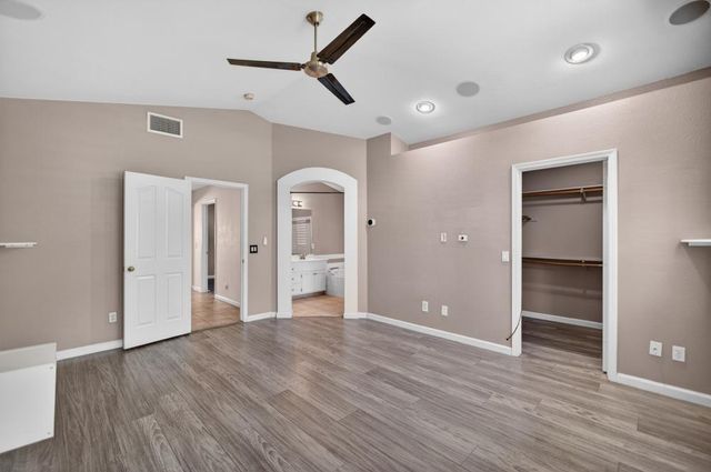8758 Freesia Dr, Elk Grove, CA 95624