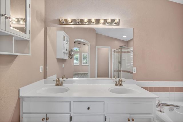 8758 Freesia Dr, Elk Grove, CA 95624