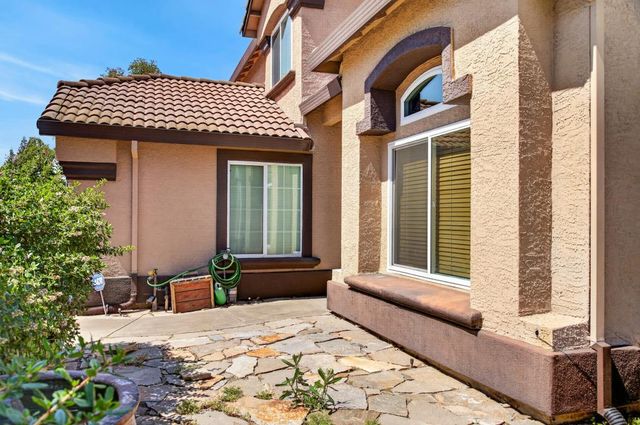 8758 Freesia Dr, Elk Grove, CA 95624