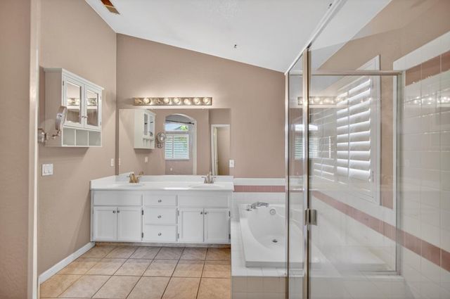 8758 Freesia Dr, Elk Grove, CA 95624