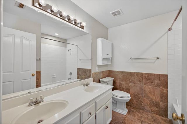 8758 Freesia Dr, Elk Grove, CA 95624
