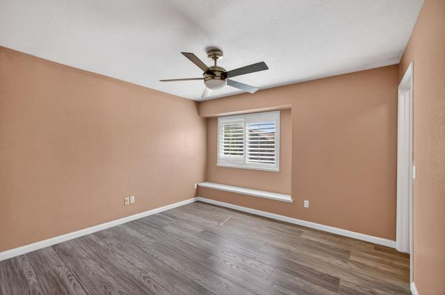 8758 Freesia Dr, Elk Grove, CA 95624