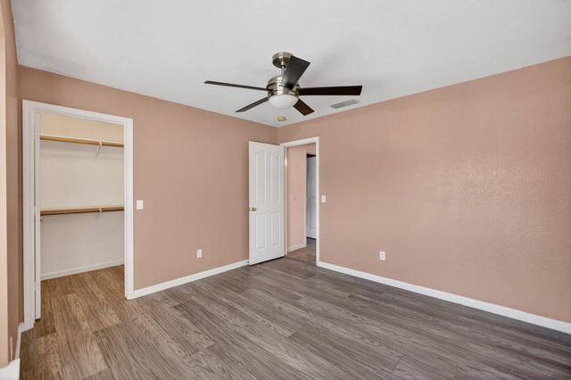 8758 Freesia Dr, Elk Grove, CA 95624