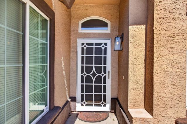 8758 Freesia Dr, Elk Grove, CA 95624