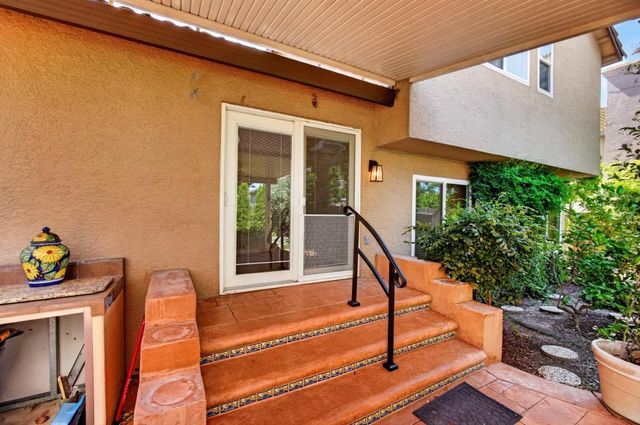 8758 Freesia Dr, Elk Grove, CA 95624