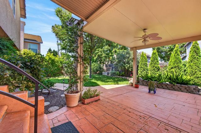 8758 Freesia Dr, Elk Grove, CA 95624