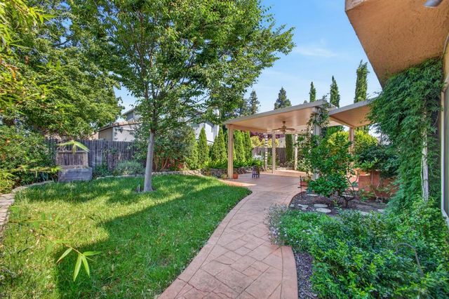 8758 Freesia Dr, Elk Grove, CA 95624