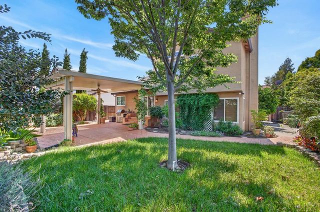 8758 Freesia Dr, Elk Grove, CA 95624