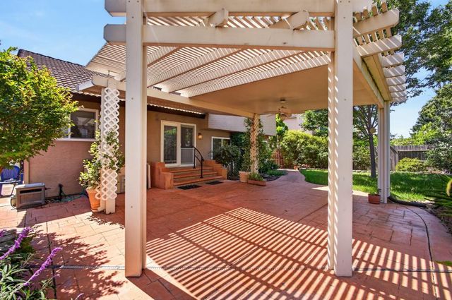 8758 Freesia Dr, Elk Grove, CA 95624