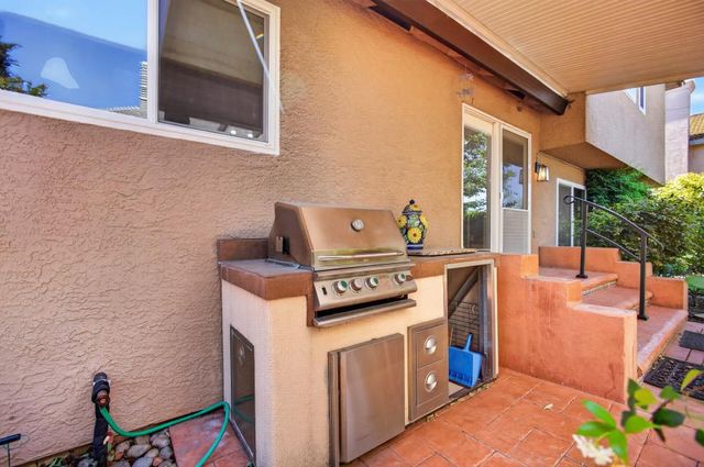 8758 Freesia Dr, Elk Grove, CA 95624