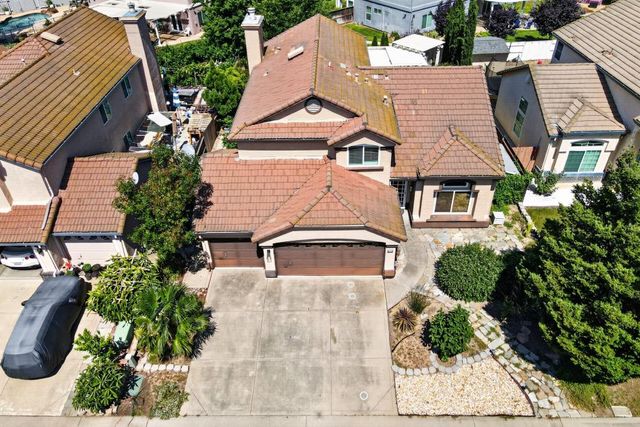 8758 Freesia Dr, Elk Grove, CA 95624