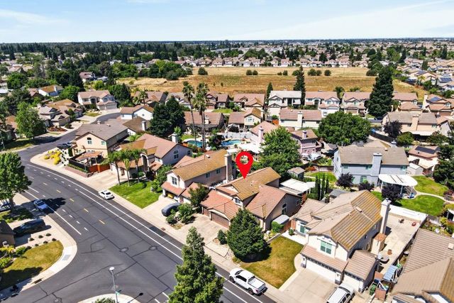 8758 Freesia Dr, Elk Grove, CA 95624