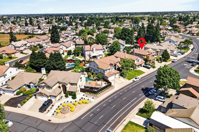 8758 Freesia Dr, Elk Grove, CA 95624