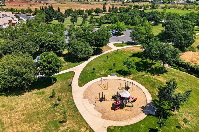 8758 Freesia Dr, Elk Grove, CA 95624