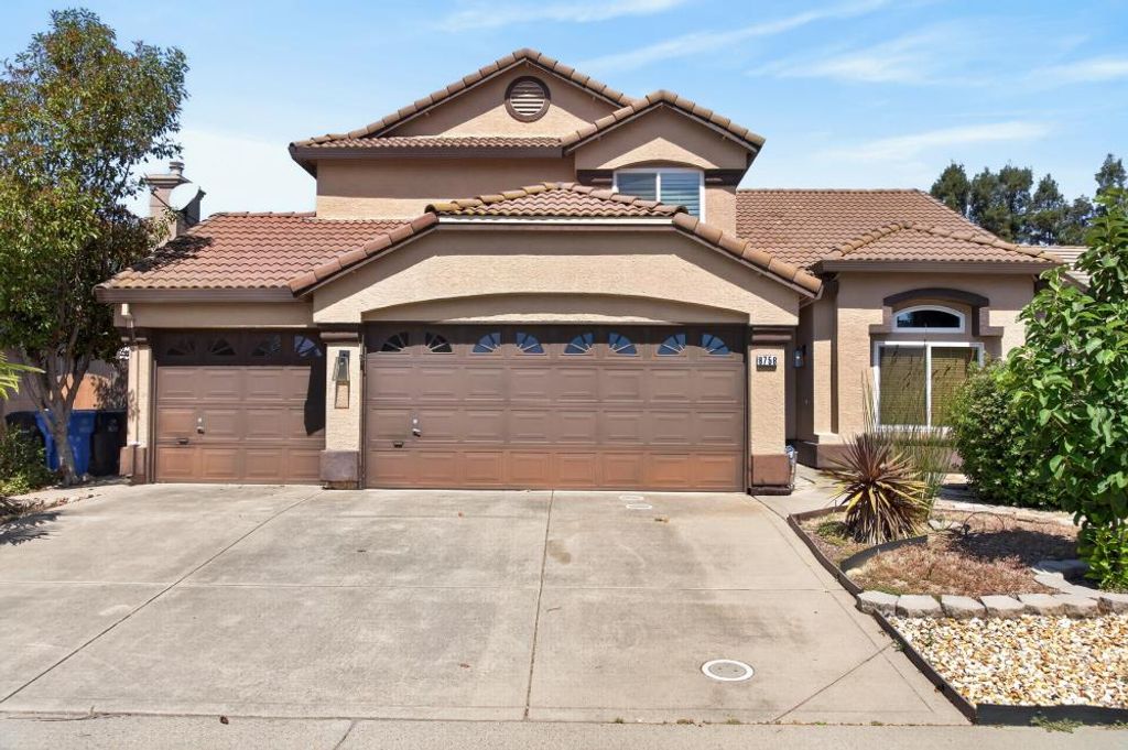 8758 Freesia Dr, Elk Grove, CA 95624