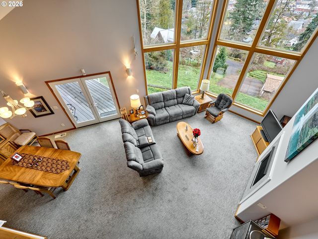 301 EDGEWOOD Dr, Silverton, OR 97381