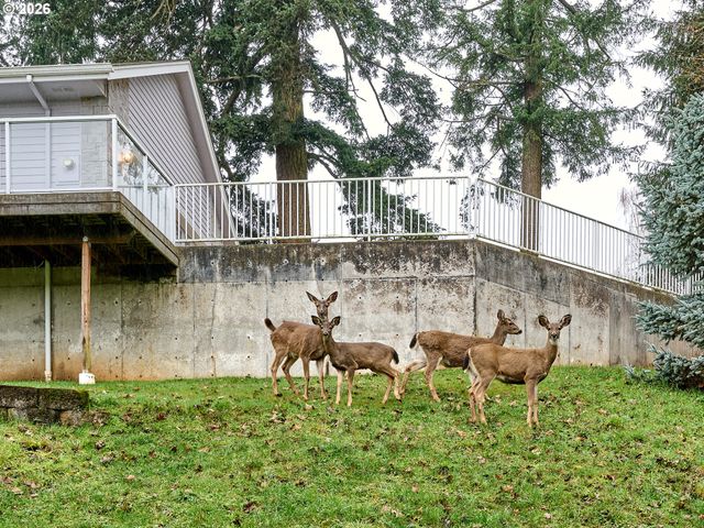 301 EDGEWOOD Dr, Silverton, OR 97381