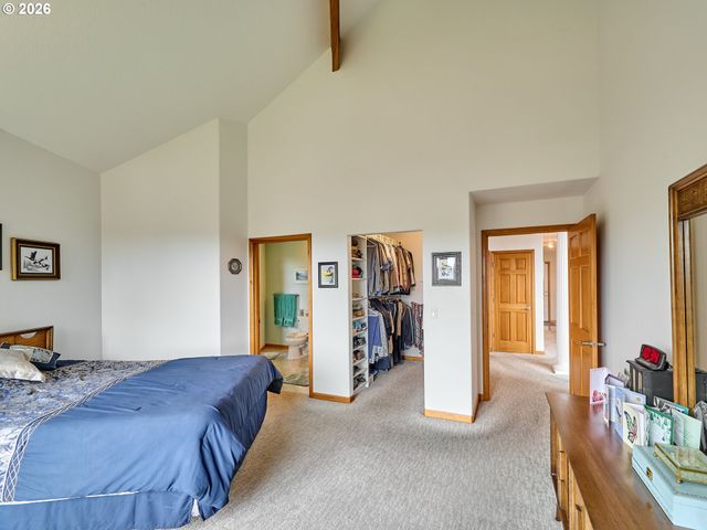 301 EDGEWOOD Dr, Silverton, OR 97381