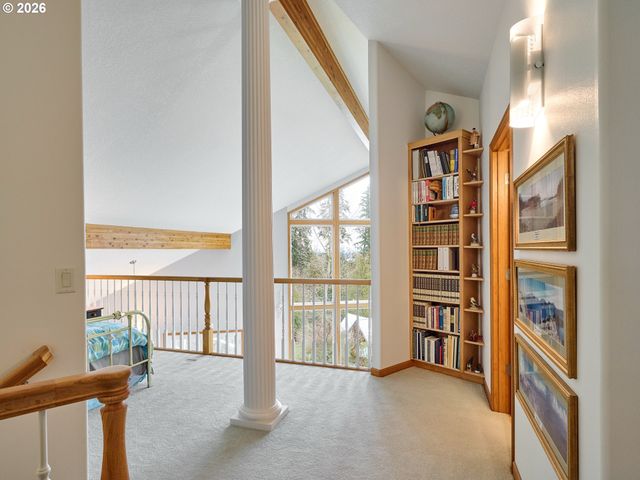 301 EDGEWOOD Dr, Silverton, OR 97381