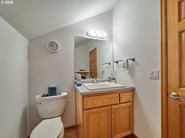 301 EDGEWOOD Dr, Silverton, OR 97381