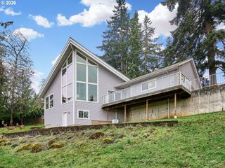 301 EDGEWOOD Dr, Silverton, OR 97381