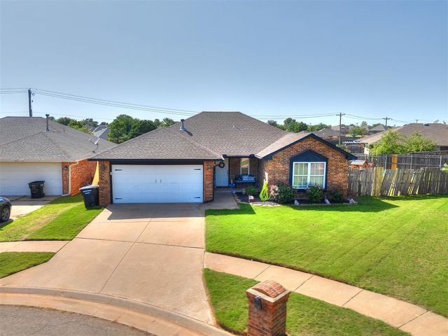625 SW 38th Place, Moore, OK 73160