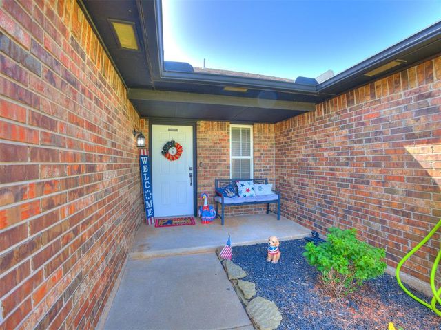 625 SW 38th Place, Moore, OK 73160