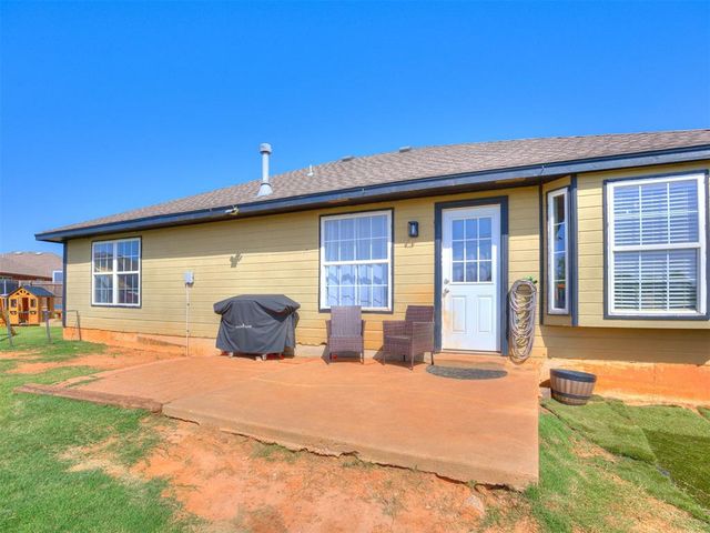 625 SW 38th Place, Moore, OK 73160