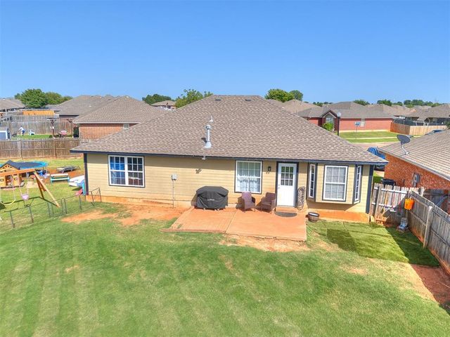 625 SW 38th Place, Moore, OK 73160