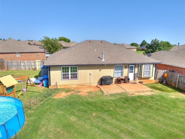 625 SW 38th Place, Moore, OK 73160
