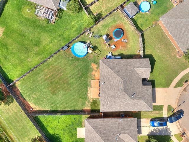 625 SW 38th Place, Moore, OK 73160