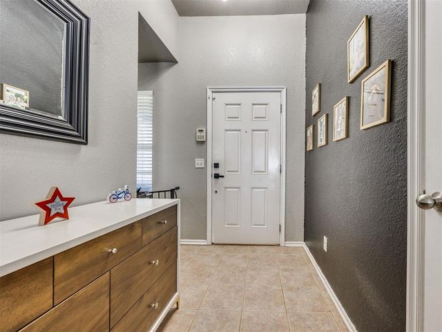 625 SW 38th Place, Moore, OK 73160