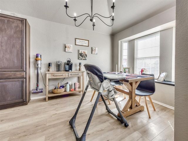 625 SW 38th Place, Moore, OK 73160