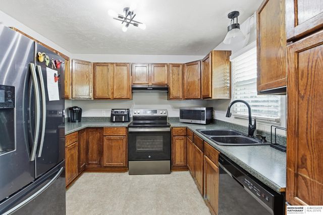 9818 Pratt Street, Omaha, NE 68134