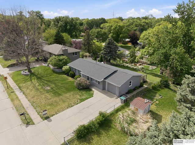 9818 Pratt Street, Omaha, NE 68134