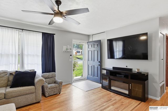 9818 Pratt Street, Omaha, NE 68134